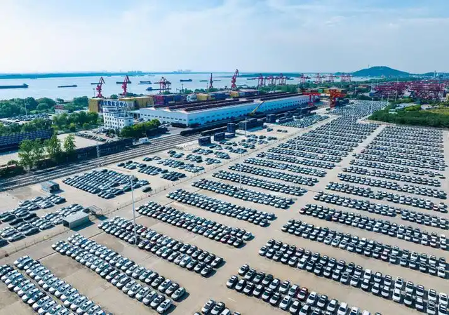 回国就变脸？马克龙回国受访称中国必须降低逆差，不然就征收关税