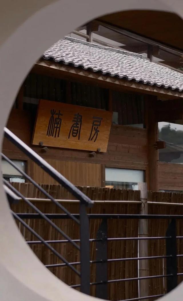 “别等周末了，这个溯溪地刷到就出发”