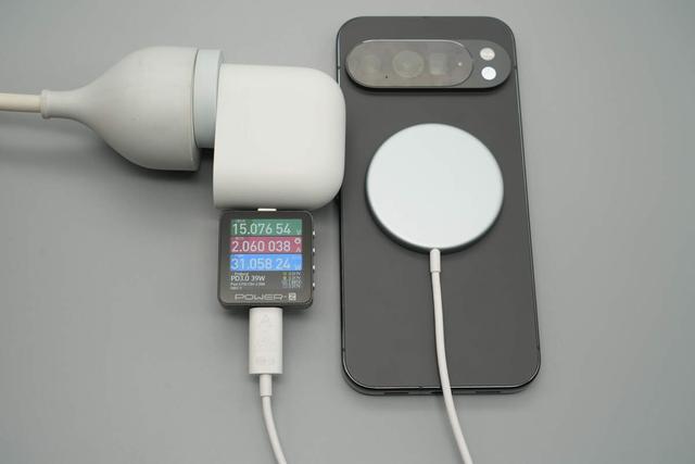 完美适配iPhone 17系列新机，谷歌25W Qi2.2磁吸无线充电器拆解