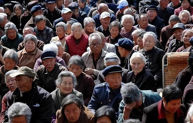 中国将迎人口死亡高峰！22年1041万，23年1100万	，去年死亡多少？