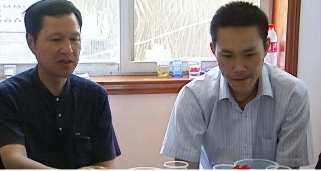武汉小伙突然死亡，母亲将他手机一起火化，下葬一年后竟接到电话