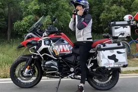 南京44岁单亲辣妈，骑摩托横穿欧亚大陆，跨越25国去欧洲看女儿图片