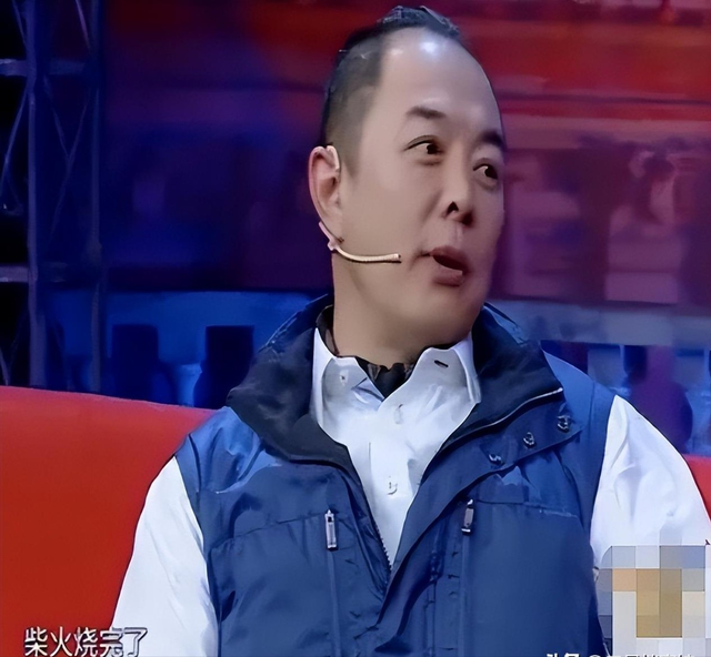 善恶到头终有报！68岁瘫在轮椅上的张铁林，如今的下场大快人心