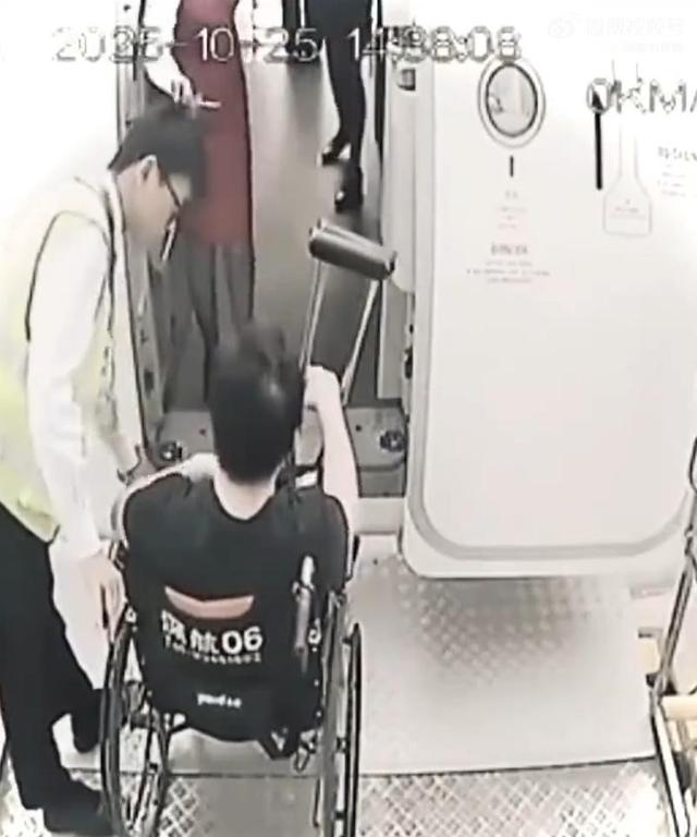 郑智化再次发文吐槽大陆机场，坦言心灰意冷萌生退意，评论区翻车