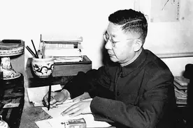 人民艺术家老舍：苦难的童年，在婚姻和爱情两难，最终投湖自尽！图片