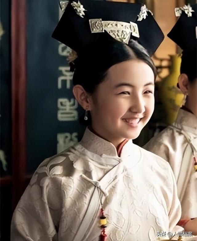 张子枫丝巾裹胸	，曝浑身伤痕胸前、手臂都有，才懂成龙话的含金量