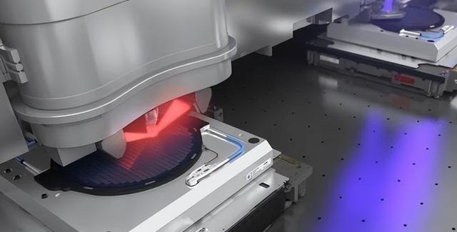 俄罗斯：我们拥有EUV光刻机核心技术，会比中国更快造出光刻机！