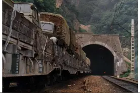 满载弹药的军列起火了！1985年柳州铁路局处置军列火灾的英雄群像图片