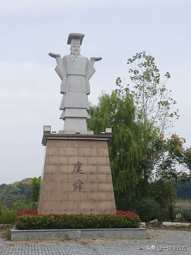 在“天仙配”传说的故事发生地孝感，建有一座“凤凰天仙城”