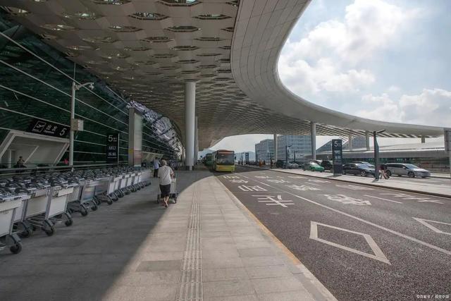 首富夫妻逃亡两年终落网	，一人暴力抗法，一人狂卷9.7亿海外被抓