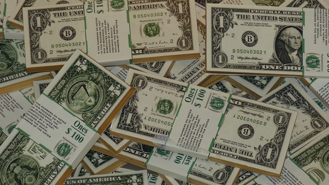 美国重兵围向伊朗，消费者指数却创12年新低，经济危机无法避免？