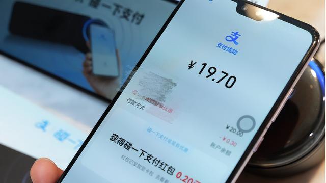 “碰一下”支付席卷市场，支付宝这次逆袭了？
