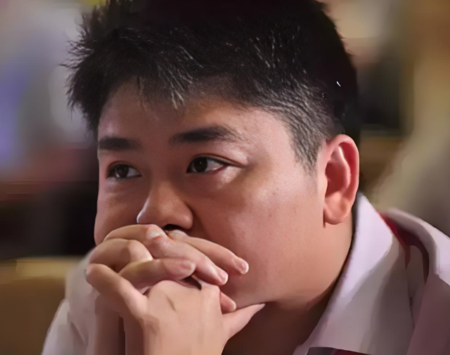 刘强东的两个妹妹：一个已经去世，一个有钱有颜，陪在父母身边