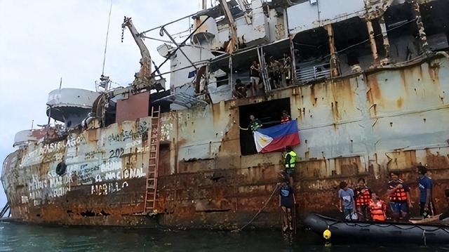 曾趴在中国仁爱礁9000多天的菲律宾军舰，如今已经再也拖不走了！