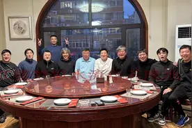 大连万达球员春节小聚，11位55场不败功臣到位，你还能认出几位？图片