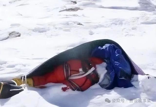 一对夫妻攀登珠峰，妻子被遗弃山顶，1年后竟在山顶发现丈夫遗体