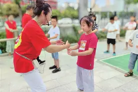 学练八段锦 强身又健体图片