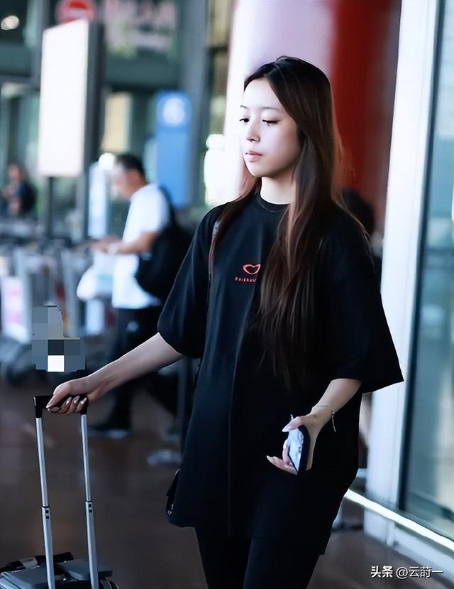 黄有龙做梦也没想到，自己花重金培养大的女儿，竟给赵薇做了嫁衣