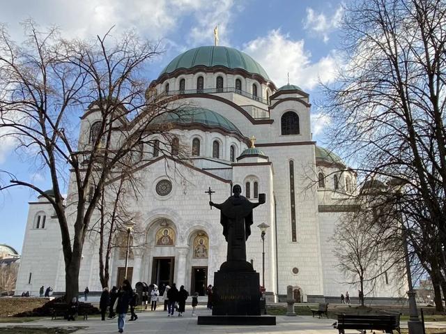 塞尔维亚，老贝城的圣萨瓦大教堂，马赛克壁画把金色用到极致典雅