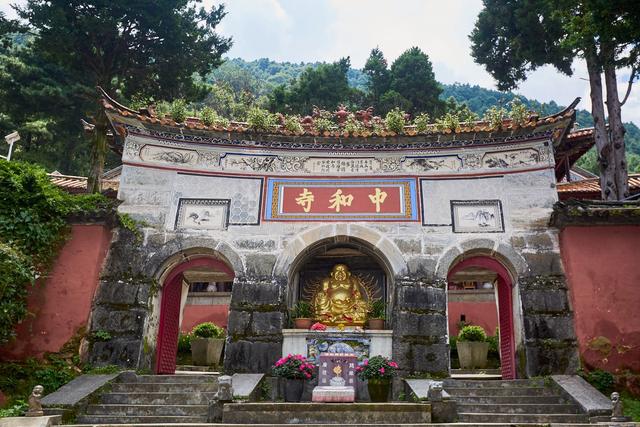 大理中和索道 ，唯一直达苍山寺庙的索道，可以俯瞰大理古城和洱海