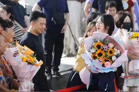 高考结束！少年乘风起 前程皆可期图片