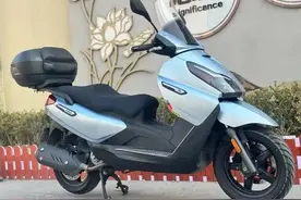 500公里不加油+140码狂飙，这两台250cc踏板才是真·长途神器图片