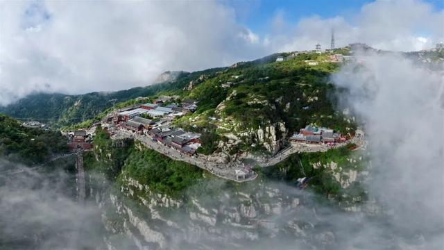 登初秋泰山，揽日出云海浩渺盛景