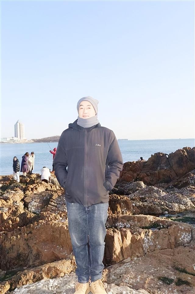 为青岛勇士点赞！爱逛栈桥的老兵、恋美景的摄影师，危急时刻跳海救人