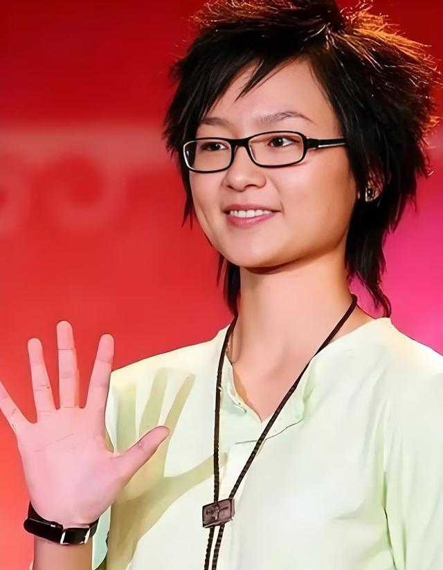 赵露思想和公司解约，只能赔钱，陈楚生当年可是被索赔了225亿