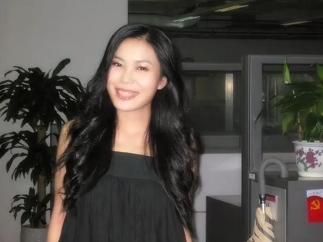 春晚爆红后，她洗完澡从23楼一跃而下，临终时最后喊了声“妈妈”