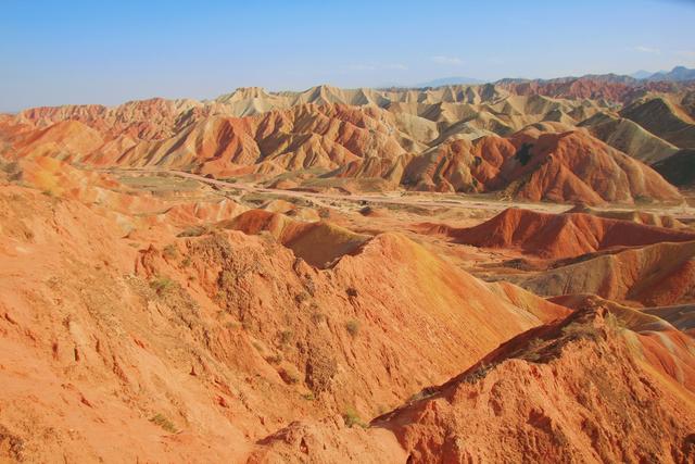 张掖七彩丹霞，一处“被上帝打翻的调色盘”，看大自然的鬼斧神工