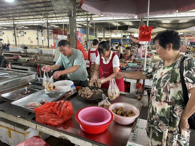 在桂林，这些热闹的圩市产品丰富又新鲜！