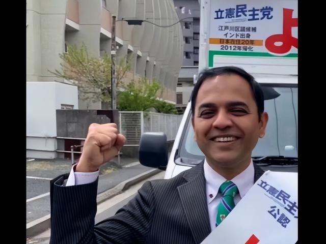 印度移民双面刃，谷歌CEO是他们，公共喷泉洗澡也是他们！