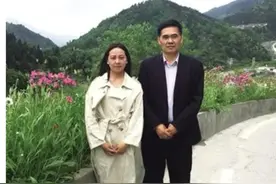 2008年汶川地震，两孤女被富商“爸爸”收养，10年后：人生蜕变图片