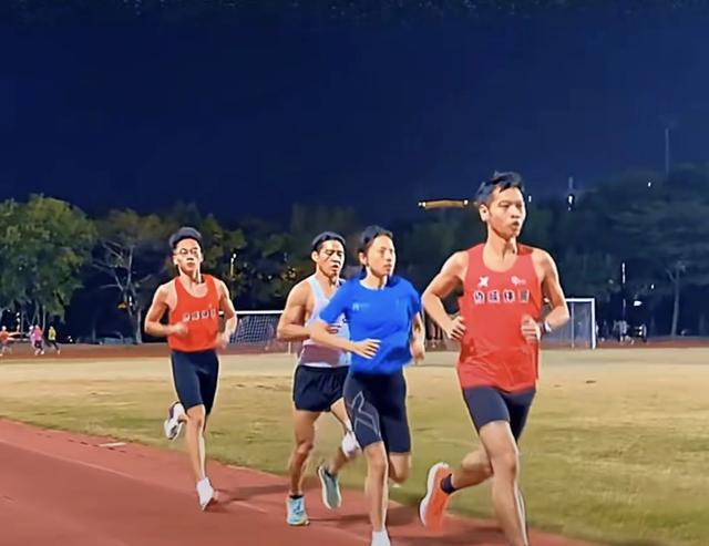 张水华直播首秀不怯场！笑容亲切：欢迎来我家打地铺，馒头管够