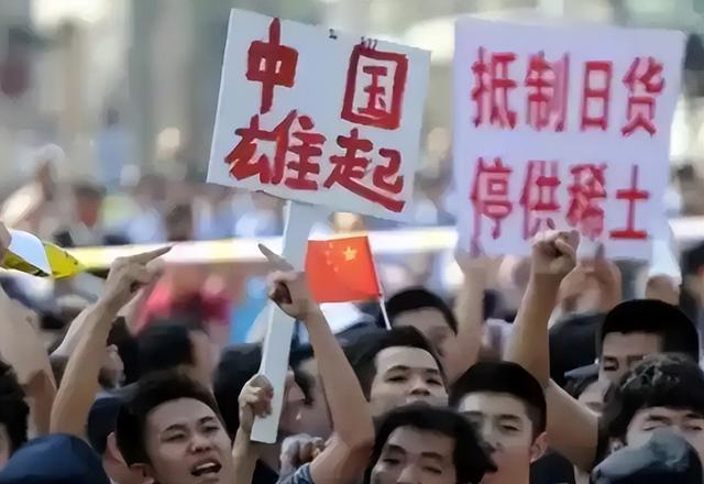 12条中日航线全停！日本机场哭成一片，上海数万日本人何去何从