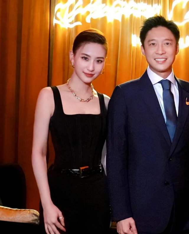 霍启山新恋情曝光不到1天，女方身份被扒光，整个霍家坐不住了！