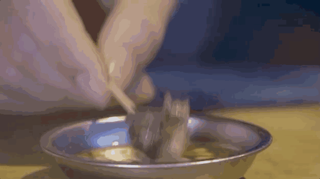 一半是安逸养老，一半是熬夜天堂！这座城冬天有鲜花，凌晨有人潮