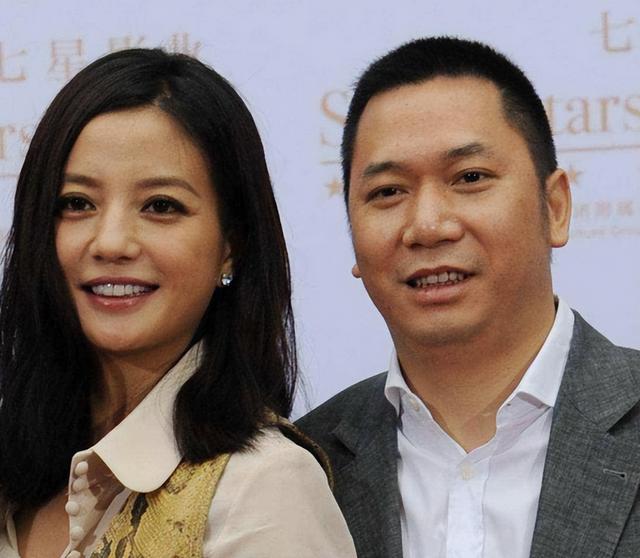 封杀四年，49岁赵薇突传消息，因胃癌去世传闻5个月前就真相大白