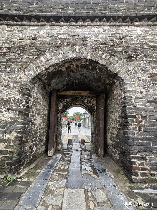 襄阳古城汉江风景很美