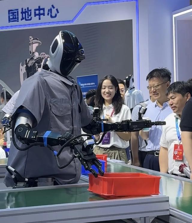 世界机器人大会十年：秀出中国“智”造新高度