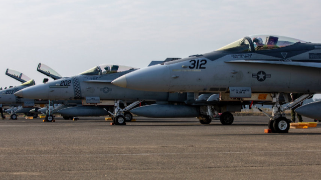 特朗普重拳敲打日方，驻日美军站队，中方警告，高市下台或倒计时