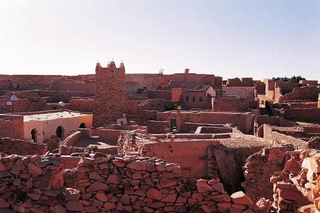 世遗头衔成“空壳”?欣盖提古城遇沙丘围城,2000册古籍盼救援