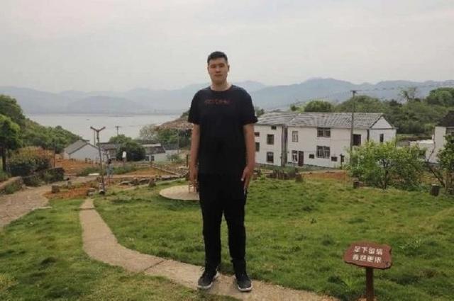 下一个姚明？浙江骆家坑村少年骆一侨蹿至2.21米
