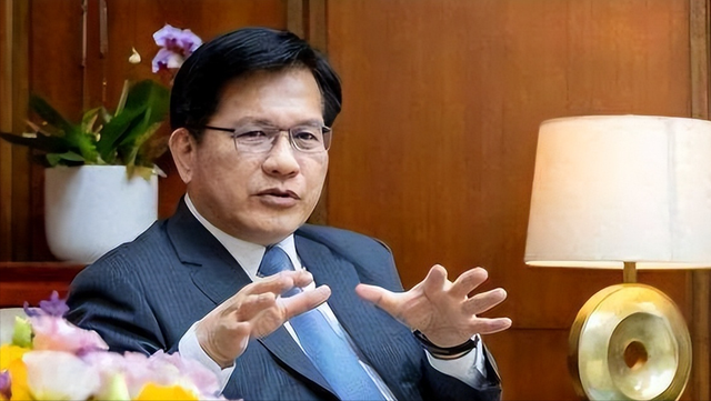 局势已恶化，10国踩踏中国红线，中方枪打出头鸟，菲必须付出代价