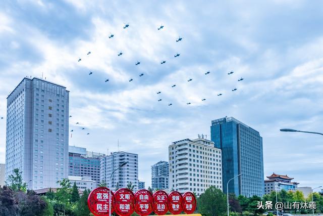 美国就算一动不动，中国20年也追不上？九三阅兵后，局势已被改写