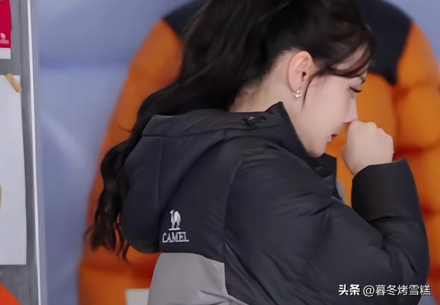 钱再多有什么用，33岁迪丽热巴病情加重紧急送医	，连夜取消拍摄