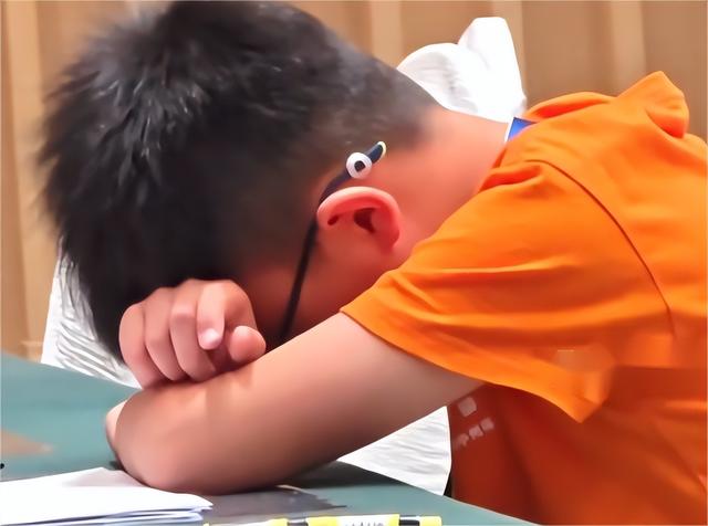 什么快递这么火，非得爸妈们亲自拆？爸妈：拆封权必须到手哈哈哈