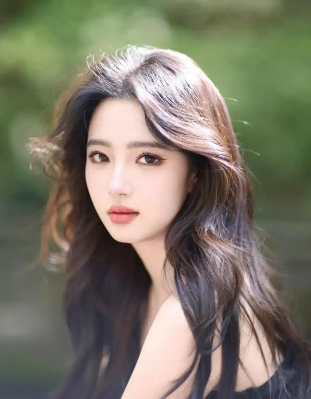 谁懂啊！北京这位校花也太绝了，167cm/44kg像从画里走出来的！