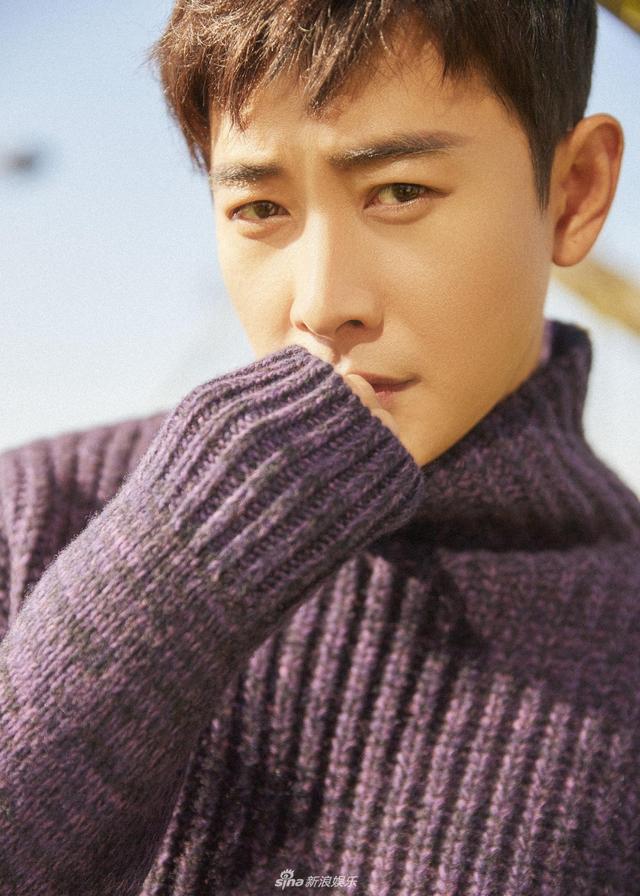 罗晋在八宝山为父亲办告别仪式	，没回江西，罗父在老家是大领导